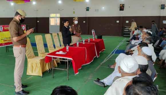 विधिक साक्षरता शिविर में दी गयी कानूनों की जानकारी