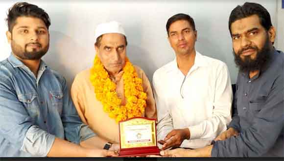 पशु पक्षी प्रेमी अरशद सिद्दीकी को किया गया पशु पक्षी अवार्ड से सम्मानित