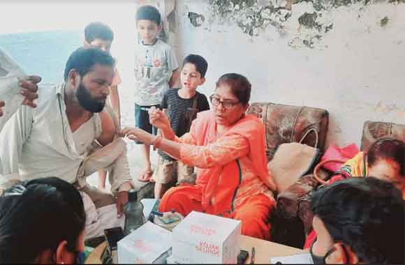 वार्ड 17 में हुआ कोविड वैक्सीन कैंप का आयोजन लोगों ने लगवाये टीके
