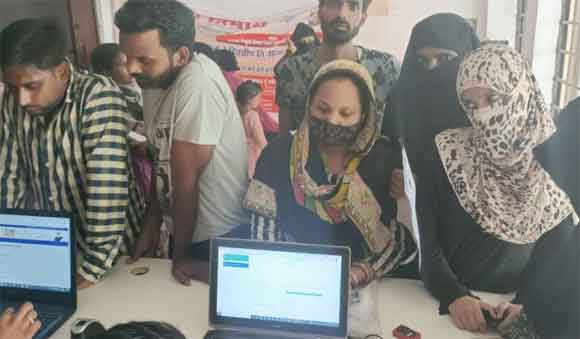 ई श्रमिक पंजीकरण शिविर पात्र लोगों की भीड को देखते हुये तीन दिन के बढाया गया