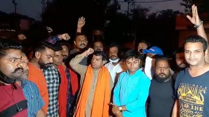 Ashram 3 पर तनाव, भोपाल में बजरंगदल के लोगों ने सेट पर की तोड़-फो़ड़