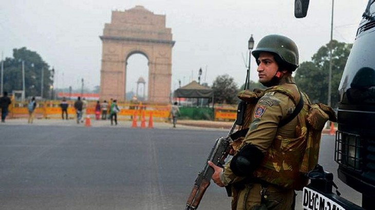 दिल्ली से पाकिस्तानी आतंकी गिरफ्तार, AK-47 सहित कई हथियार बरामद