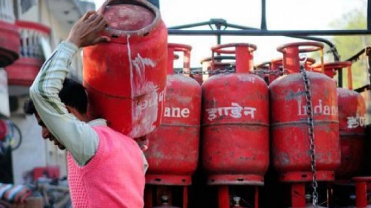 आम आदमी को बड़ा झटका, कमर्शियल LPG सिलेंडर के दाम बढ़े