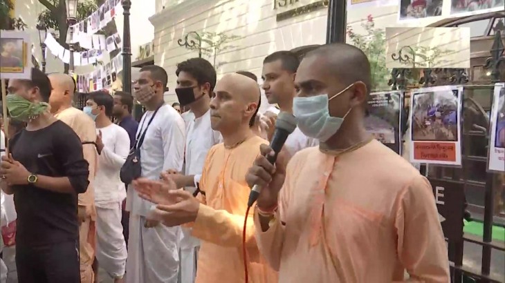 बांग्लादेश में हिंदू मंदिर पर हमले के खिलाफ देश में इस्कॉन भक्तों का विरोध प्रदर्शन, न्याय की गुहार