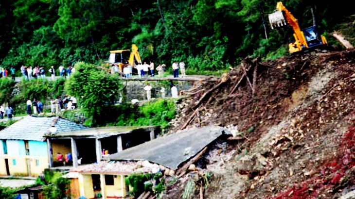 नेपाल में लैंडस्लाइड से 21 लोगों की मौत, 24 से अधिक लापता