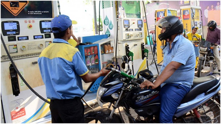 Petrol Diesel Rate Today 29 Oct 2021: अक्टूबर में 7 रुपये लीटर महंगा हो चुका है पेट्रोल, देखें आज की रेट लिस्ट