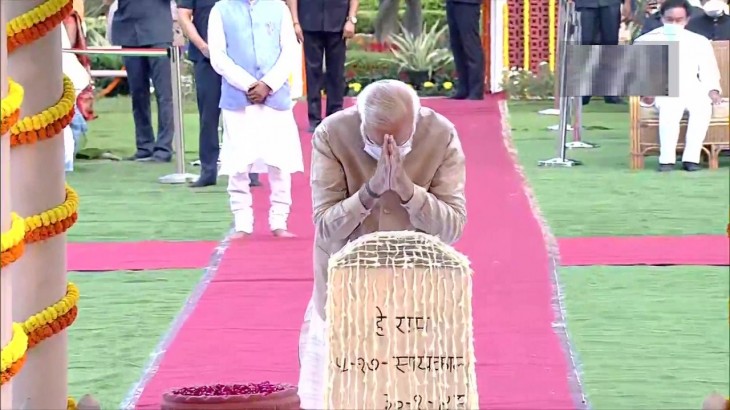 Gandhi Jayanti: गांधी स्मृति पहुंचे PM नरेंद्र मोदी- बापू को दी श्रद्धांजलि