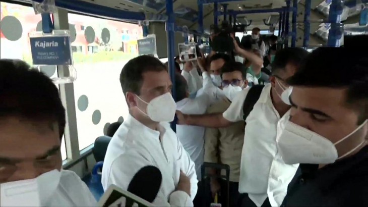 Lakhimpur live: राहुल गांधी पहुंचे लखनऊ, बोले- एयरपोर्ट से बाहर नहीं निकलने दिया जा रहा