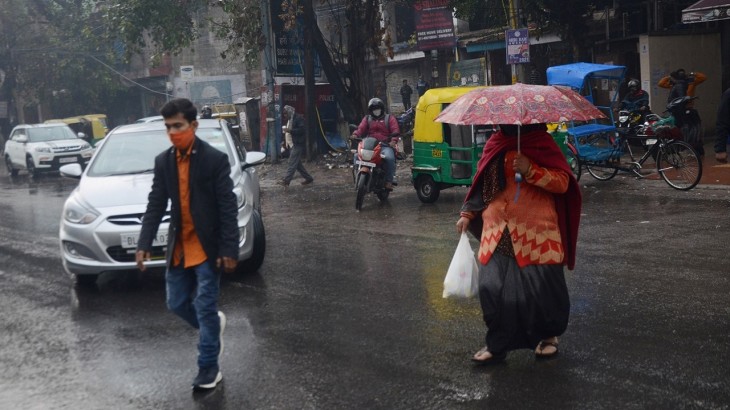 दिल्ली-NCR समेत उत्तर भारत के कई इलाकों में सुबह से बारिश, कई इलाकों में जलभराव