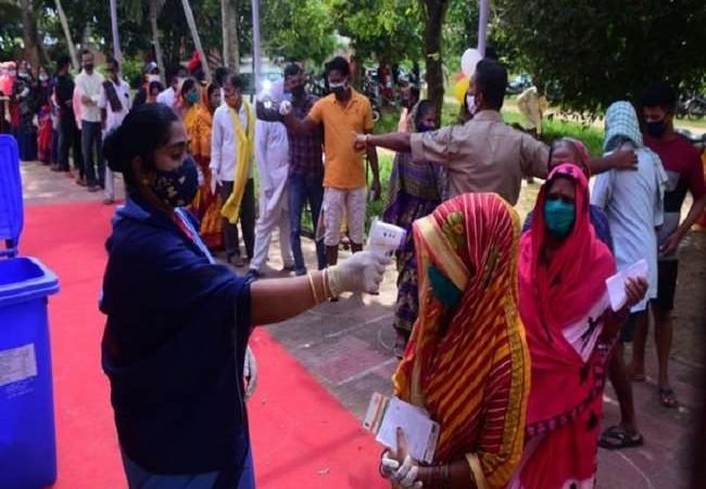 तीन लोकसभा और 29 विधानसभा उपचुनावों की मतगणना आज