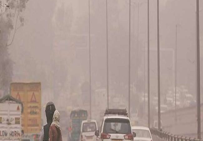 दिल्ली-यूपी हरियाणा में बदला मौसम, पहाड़ों में बर्फबारी से और बढ़ेगी ठंड; जानें अपने शहर का हाल