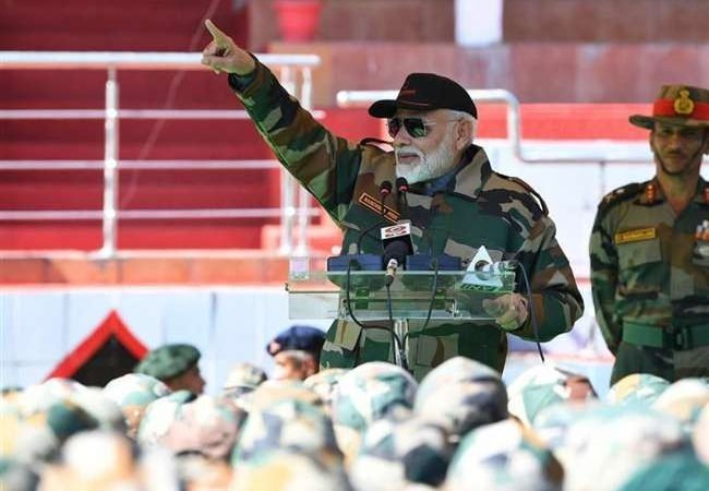 PM Modi जम्मू-कश्मीर में सैनिकों संग मनाएंगे दीपावली, राजौरी जिले के नौशहरा में सैनिकों संग बांटेंगे त्याेहार की खुशियां