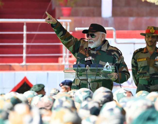 PM Modi जम्मू-कश्मीर में सैनिकों संग मनाएंगे दीपावली, राजौरी जिले के नौशहरा में सैनिकों संग बांटेंगे त्याेहार की खुशियां