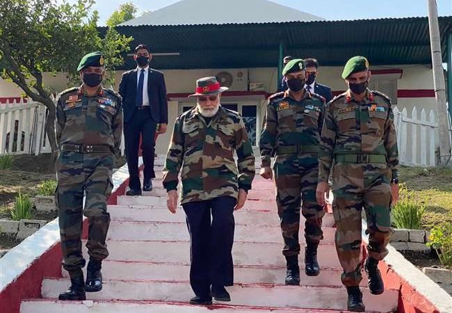 भारत-पाक नियंत्रण रेखा पर जवानों के साथ दिवाली मनाने नौशहरा सेक्टर पहुंचे PM मोदी