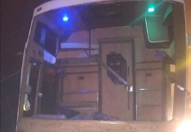 मथुरा में यमुना एक्सप्रेस-वे पर बड़ा हादसा: बेकाबू बस ने कार को टक्कर मारी, पांच की मौत