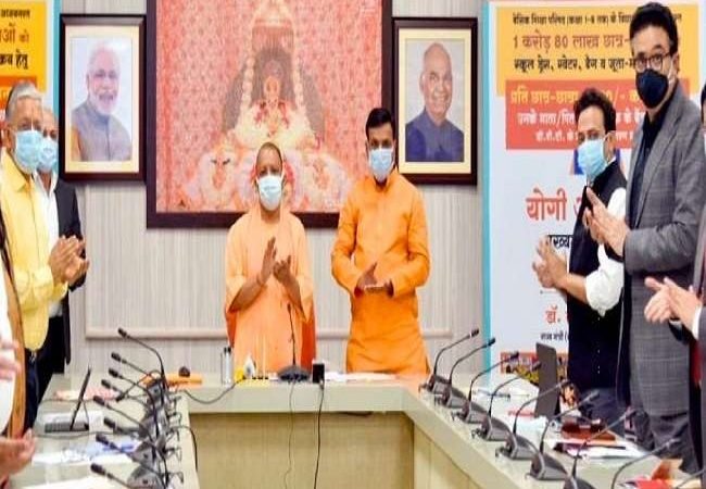 सीएम योगी आदित्यनाथ की शिक्षकों को सलाह- अपने विद्यार्थियों को राष्ट्रनायक व राष्ट्रद्रोही में अंतर सिखाएं