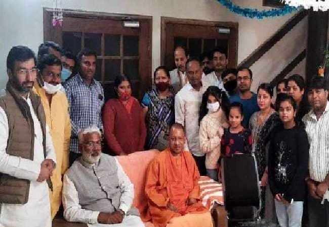 कैराना की छोटी गली से सीएम योगी आदित्यनाथ का बड़ा संदेश…’बाबा के बगल में बैठी हो डरना मत’