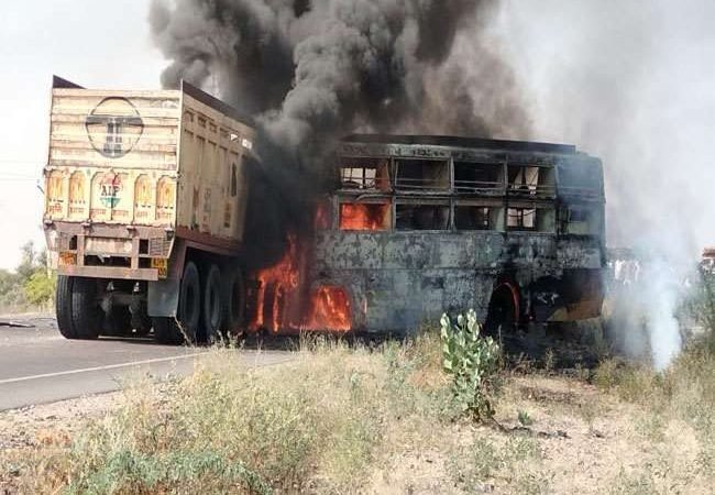 जोधपुर बाड़मेर मार्ग पर भीषण सड़क हादसा, 8 के आग में जलने से मौत, 2 दर्जन से अधिक लोग झुलसे