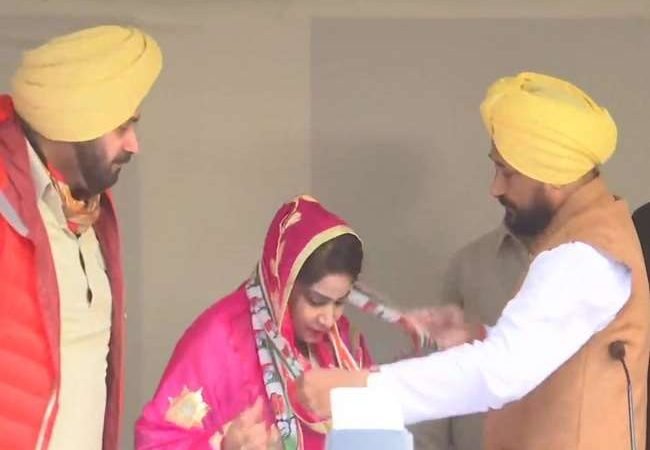 पंजाब में आम आदमी पार्टी की विधायक रूपिंदर कौर रूबी कांग्रेस में शामिल, बीती रात दिया था आप से इस्‍तीफा