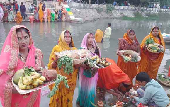 श्रद्धा व आस्था के साथ मनाया छठ पूजा का त्यौहार