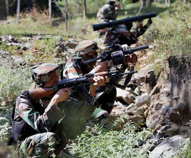 कुलगाम में सुरक्षाबलों और आतंकियों के बीच मुठभेड़ जारी, एक आतंकी ढेर