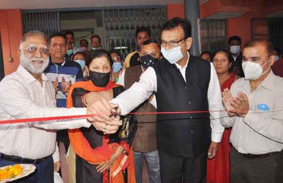 जिला महिला चिकित्सालय में इंडियन हब्र्स ने वाटर, कूलर पंखे किये दान