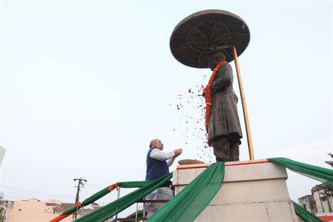 केंद्रीय गृहमंत्री अमित शाह पहुंचे वाराणसी, यूपी विधानसभा चुनाव 2022 की परखेंगे तैयारी