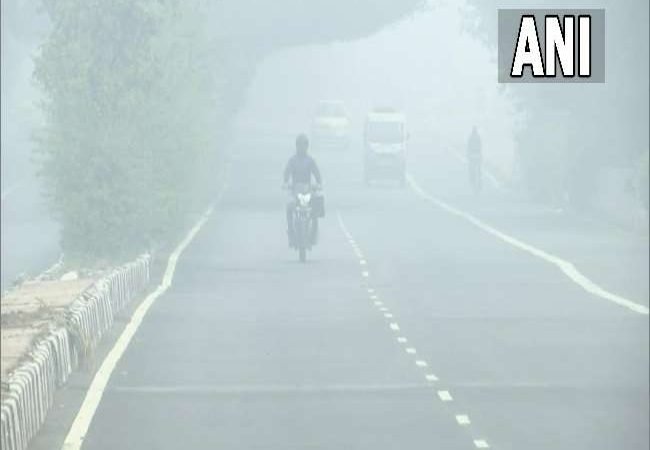 धुंध और कम तापमान के बीच देश में वायु प्रदूषण का स्तर बढ़ा, दिल्ली-एनसीआर में AQI 800 के पार; जानें अपने शहर का हाल