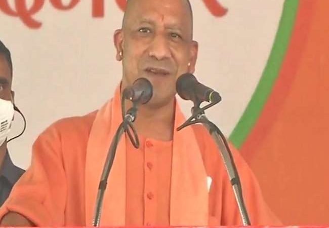 सीएम योगी आदित्यनाथ ने दिए बड़े संकेत, कहा- राज्य विश्वविद्यालय की आधारशिला आजमगढ़ को बनाएगी आर्यमगढ़