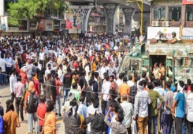 महाराष्ट्र : अमरावती में हिंसा भड़कने के बाद चार दिन का कर्फ्यू, इंटरनेट सेवाएं भी बंद