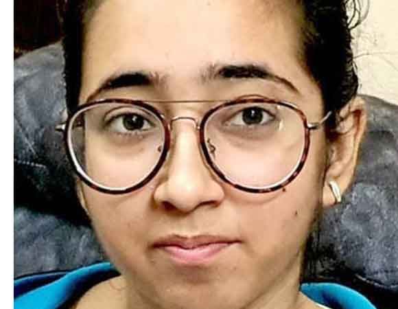 युवती ने दुस्साहस का परिचय देकर बदमाश दबोचा, साथी फरार