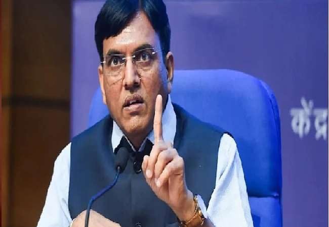 टीके की दोनों डोज लगवा चुके परिवारों के घरों पर लगाए जाएं स्टीकर, स्वास्थ्य मंत्री ने दिया सुझाव