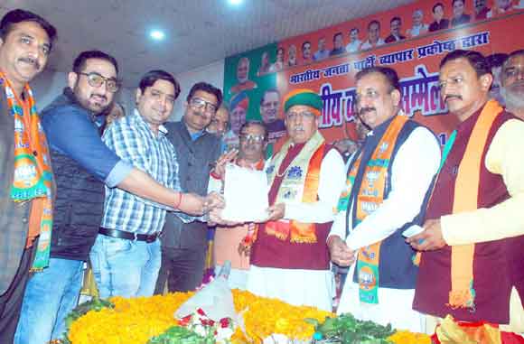 केंद्रीय मंत्री से मिला व्यापारियों का शिष्टमंडस्ल