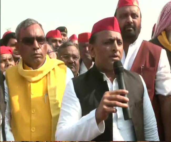 गाजीपुर में सपा अध्‍यक्ष अखिलेश यादव बोले- पूर्वांचल एक्सप्रेस-वे सपा सरकार की देन, विकास आधा अधूरा