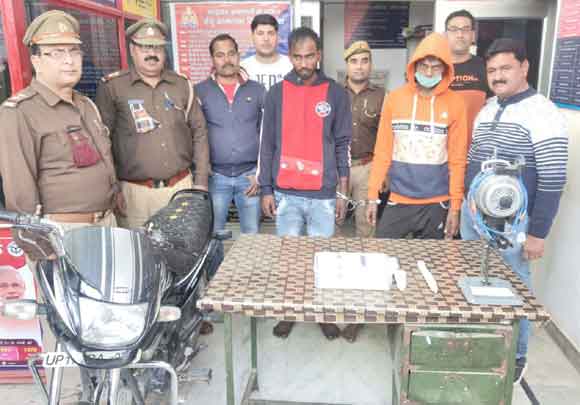 पुलिस ने दबोचे दो शातिर चोर, किया चोरी का खुलासा