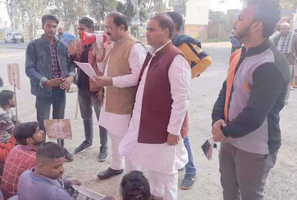 नगर विधायक ने संविदा कर्मचारियों के मुद्दे को विधानसभा में उठाने का दिया आश्वासन