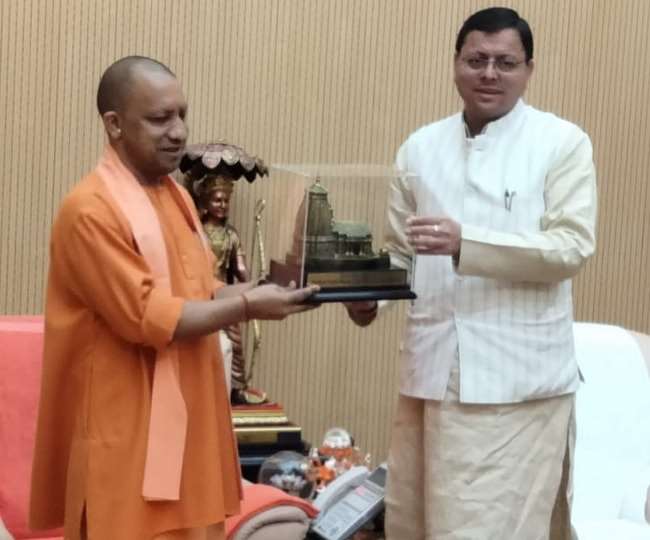 योगी आदित्यनाथ व पुष्कर सिंह धामी की चंद मिनट की बैठक में निपटा उत्तर प्रदेश व उत्तराखंड का 21 वर्ष पुराना विवाद