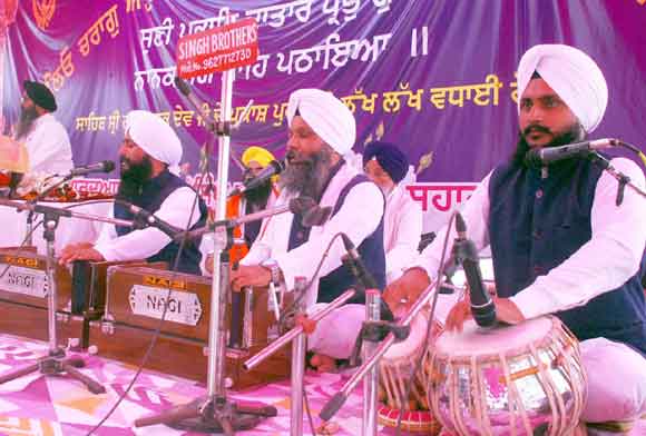 रागी जत्थों ने शबद कीरतन से किया संगत को निहाल
