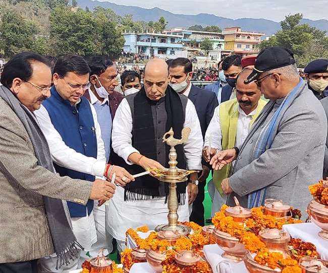 बिना नाम लिए रक्षामंत्री ने पाक को चेताया, बोले- सर्जिकल और एयर स्ट्राइक से जवाब देना जानता है भारत