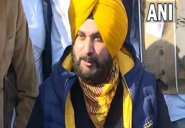 करतारपुर साहिब से लौटे सिद्धू, पा‍किस्‍तानी पीएम इमरान खान को बड़ा भाई बताने पर दी सफाई, जानें क्‍या कहा