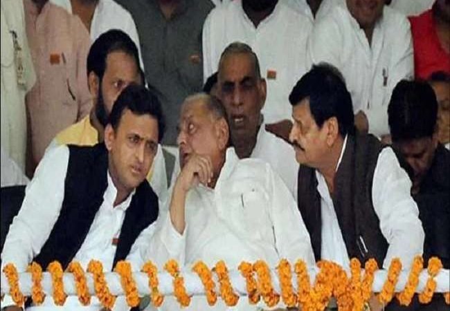 मुलायम के जन्मदिन पर पिघल सकती समाजवादी रिश्तों पर जमीं बर्फ, शिवपाल-अखिलेश के एक होने की अटकलें