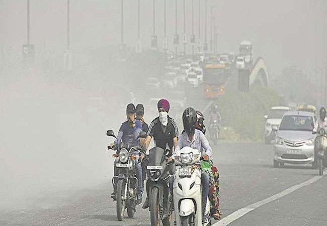 वायु प्रदूषण के चलते दिल्ली में प्रतिबंध जारी, स्कूल रहेंगे बंद; वर्क फ्राम होम भी 26 नवंबर तक बढ़ा
