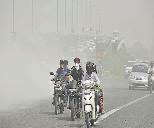 वायु प्रदूषण के चलते दिल्ली में प्रतिबंध जारी स्कूल रहेंगे बंद वर्क फ्राम होम भी 26