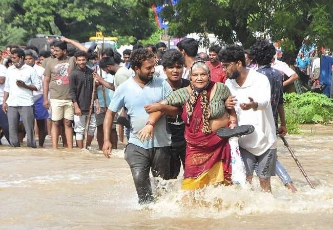 कर्नाटक में बारिश से अबतक 24 लोगों की मौत, 24-25 को केरल और तमिलनाडु में भारी बारिश का अलर्ट