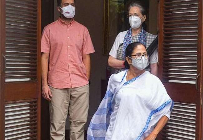 विधानसभा चुनाव से पहले ही विपक्षी एकता में दरार, टीएमसी-कांग्रेस में लगी किसानों की जीत का श्रेय लेने की होड़