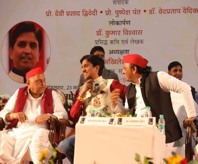 मुलायम सिंह यादव ने कुमार विश्वास को दिया सपा ज्वाइन करने का आफर, अखिलेश भी थे मौजूद; जानें- क्या आया रिएक्शन