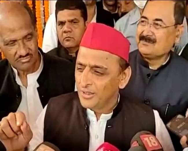 आजमगढ़ पहुंचे अखिलेश यादव ने कहा – ‘शिवपाल आएं तो समाजवादी पार्टी में पूरा सम्मान’