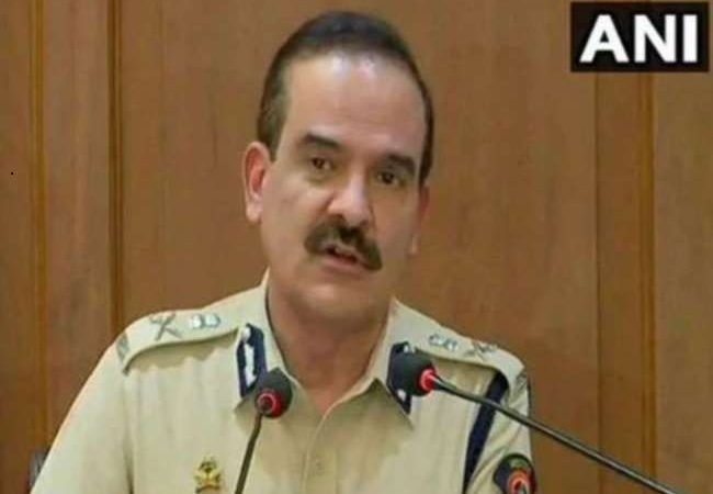 26/11 मुंबई हमला : रिटायर्ड एसीपी का आरोप, परमबीर सिंह ने आतंकी कसाब से जब्‍त मोबाइल को किया था नष्‍ट