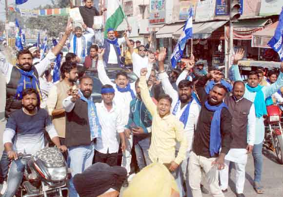 आजाद समाज पार्टी ने निकाली बाइक रैली
