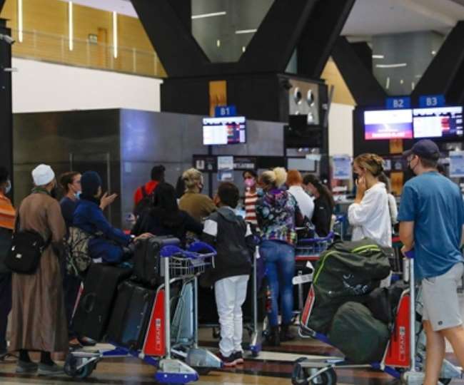 बेंगलुरु में दो दक्षिण अफ्रीकी नागरिकों के कोरोना संक्रमित मिलने से हड़कंप, विदेशी यात्रियों को लेकर राज्‍य सरकारों ने उठाए कदम